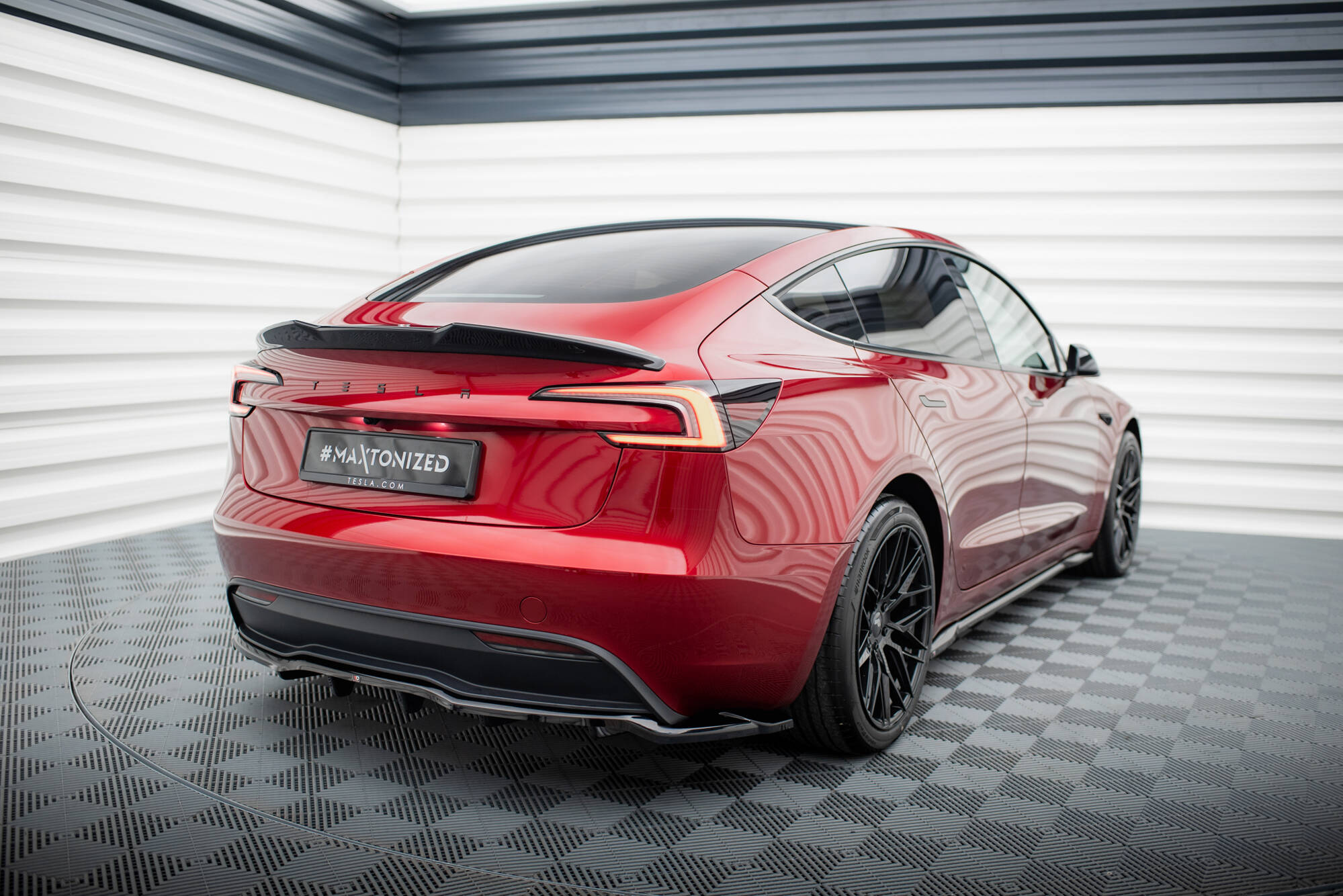 Enter Rear Rear Diffusor/splitter V.1 Tesla Model 3 Highland - Bilkomponenter.no