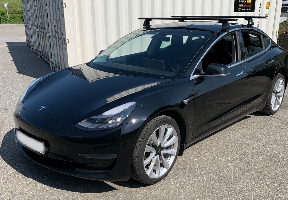 Yakima roof rack Tesla Model 3 ThruBar Bilkomponenter.no